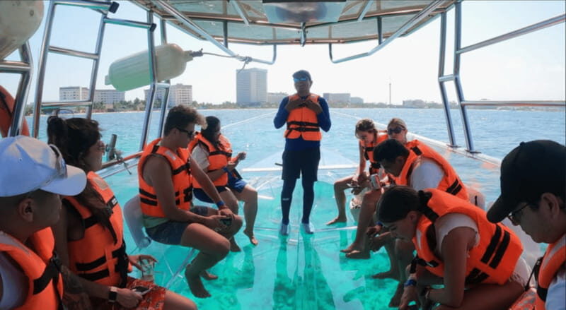 Sail around cancun in the best transparent boat + 2 drinks - Analyzing the Value