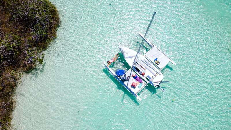 Sail for 4 hours in the most SECRET spot in Bacalar. INCLUDES Beach Club. - What Makes This Tour Stand Out?