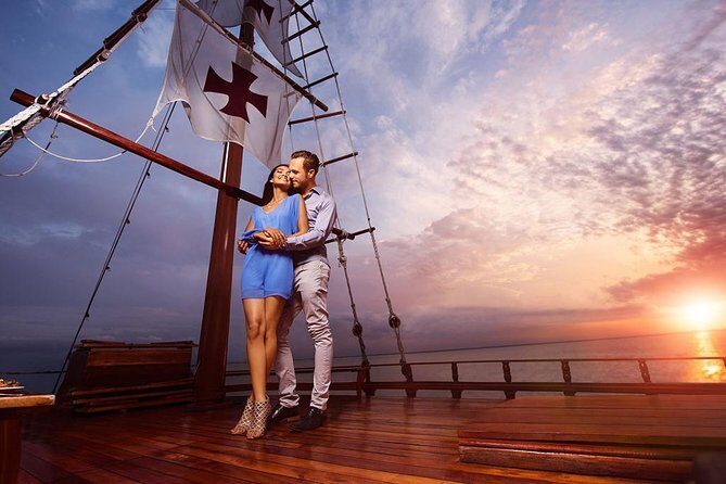 Sail Under Light of the Moon & Enjoy a Romantic Dinner in Spanish Galleon - Who Is This Tour Best For?