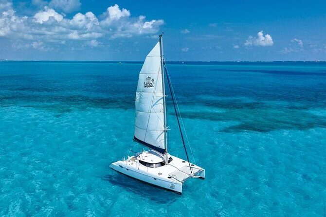 Sailing and snorkeling on a luxury catamaran to Isla Mujeres - Key Points