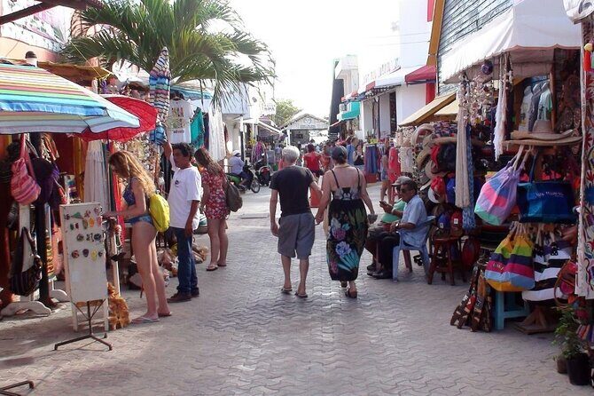 Sailing and snorkeling on a luxury catamaran to Isla Mujeres - An in-depth look at what the tour offers
