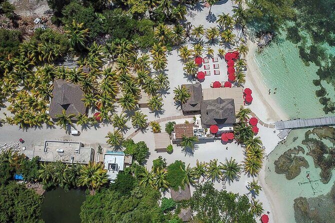 Sailing away-Island Adventour Yacht - Isla Mujeres Beach Club - The Beach Club Experience: Rest and Indulgence