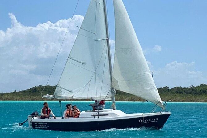 Sailing Tour through the Laguna de los Siete Colores - An In-Depth Look at the Bacalar Sailing Tour