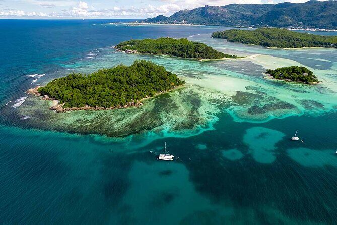 Sainte Anne Marine Park and Moyenne Island - The Group Size and Atmosphere