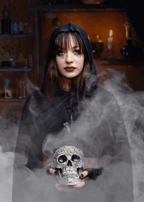 Salem Ghost Tours: Witches & Wicked Whispers - The Guide and the Experience
