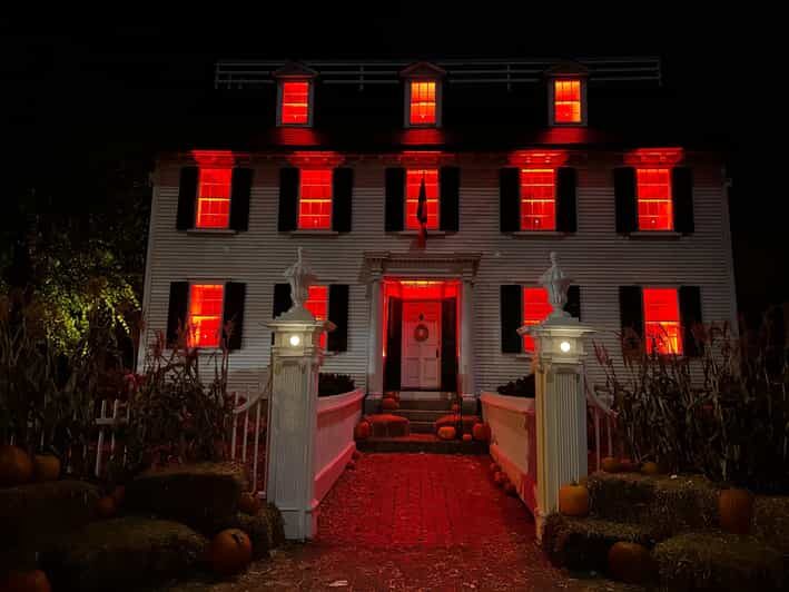 Salem, MA: Hocus Pocus Movie Guided Walking Tour - An Inside Look at the Salem "Hocus Pocus" Tour