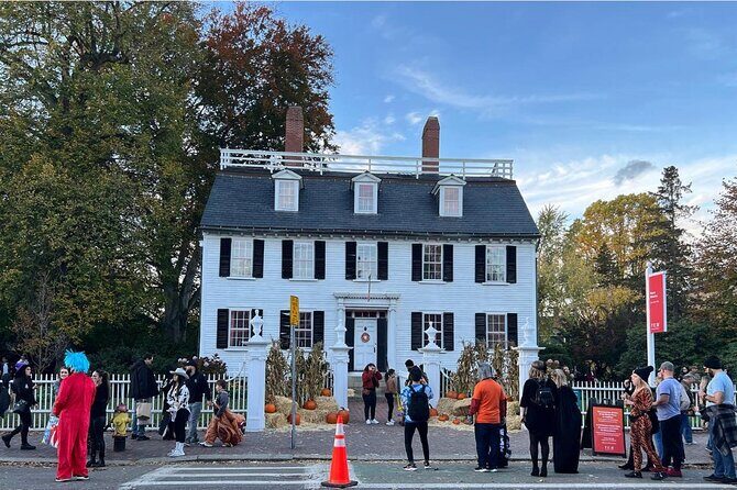 Salem Movie Magic Tour: Hocus Pocus and Bewitched locations - Key Points