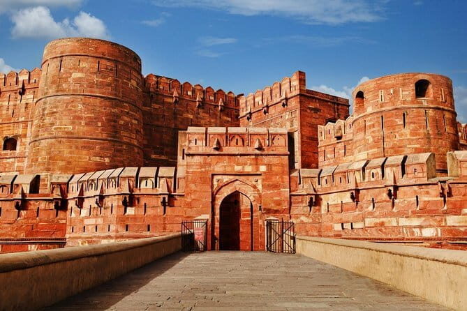 Same Day Agra Tour By Gatimaan Express Train from delhi - The Journey Begins: From Delhi to Agra
