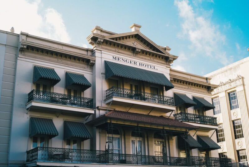 San Antonio: Guided Haunted Pub Crawl - The Pros and Cons