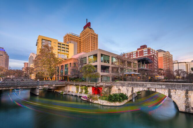 San Antonio Texas Bar Crawl: Drinks Up in San Antonio! - Key Points
