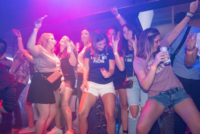 San Diego: "Drink, Ride, Sing, & Dance!" Bar Tour (4 Bars) - The Experience on the Ground
