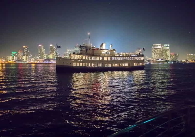 San Diego: New Year's Eve Early Buffet Dinner Cruise - An In-Depth Look at the Experience
