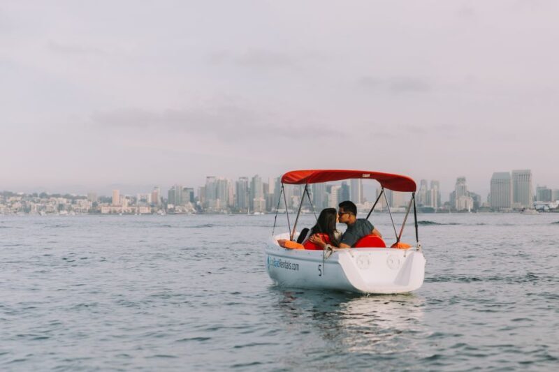 San Diego: San Diego Bay Dog-Friendly Eco Pedal Boat Rentals - Navigating the Bay: Sights and Stops
