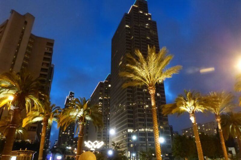 San Francisco Double Decker Bus Night Tour - The Guides and Commentary