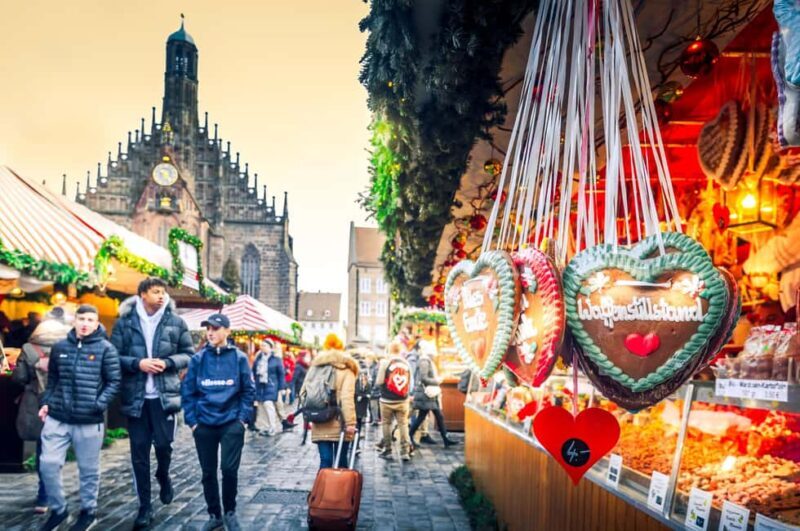 Santa Fes Private Enchanted Christmas Stroll - In-Depth Look at the Landmarks