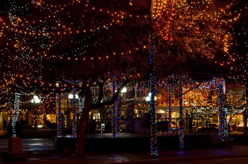 Santa Fes Private Enchanted Christmas Stroll - Who Should Consider This Experience