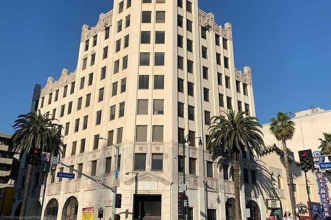 Santa Monica Private Tour with Restaurant and Bar Stops - Who Should Consider This Tour?