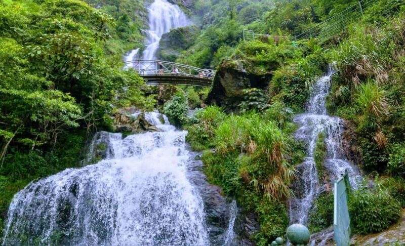 Sapa: Glass Bridge and Silver Waterfall Small Group Tour - Walking on the Glass Bridge