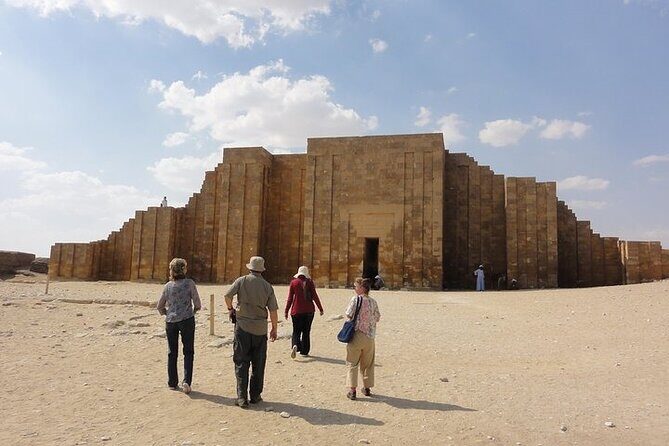 Saqqara pyramids and tombs, Giza three pyramids and Memphis - Key Points