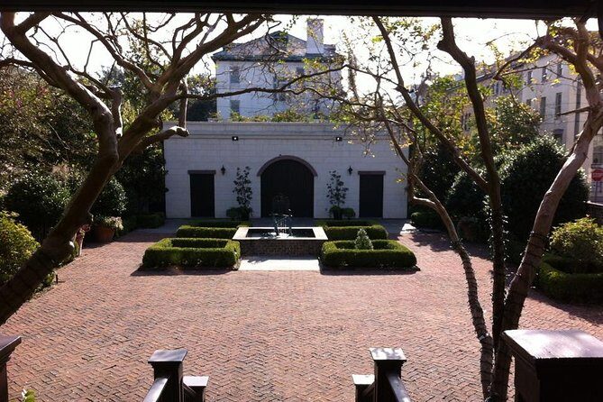 Savannah Historic District Walking Tour - An Authentic Exploration of Savannah’s Squares and Stories