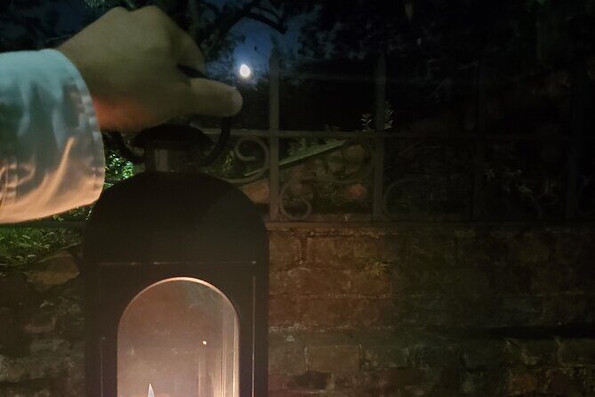 Savannah History and Haunts Candlelit Ghost Walking Tour - Who Should Book This Tour?