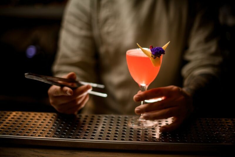 Savannah: Midnight in the Garden Walking Tour and Pub Crawl - Detailed Breakdown of the Tour