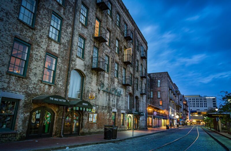 Savannah: True Crime Pub Crawl - Authenticity and Local Flavor