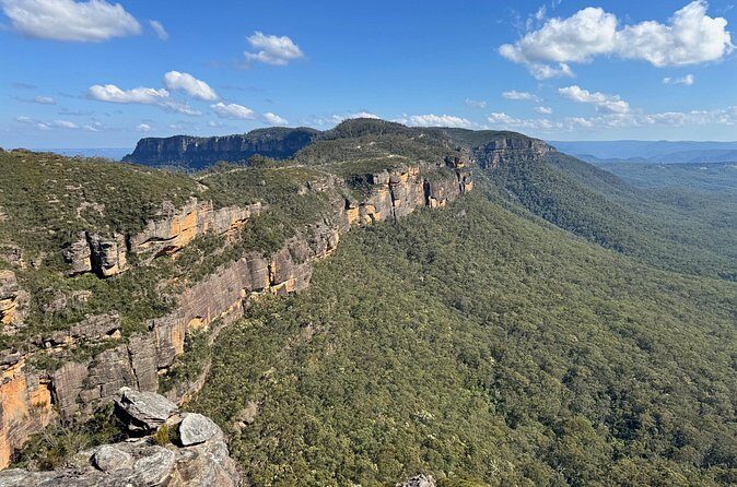 Scenic Helicopter Flights Over Sydney and Beyond - Who Will Love This Experience?