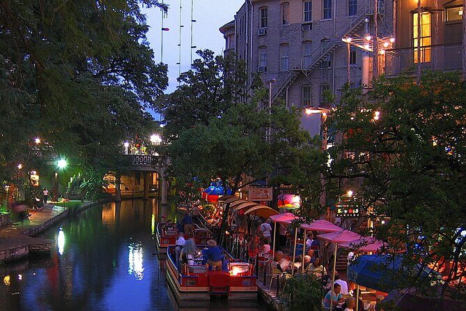 Scenic San Antonio Small Group Night Tour w/Riverwalk Boat Cruise - Why Choose This Night Tour?