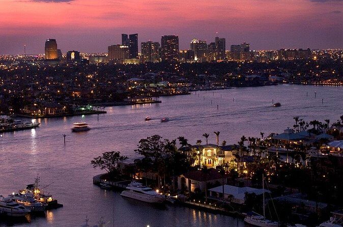 Sea Rocket Intracoastal Holiday Lights Cruise in Fort Lauderdale - FAQs
