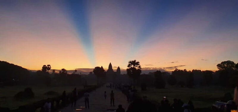 Seat-In-Coach: Small Circuit tour with Sunrise at Angkor Wat - Key Points
