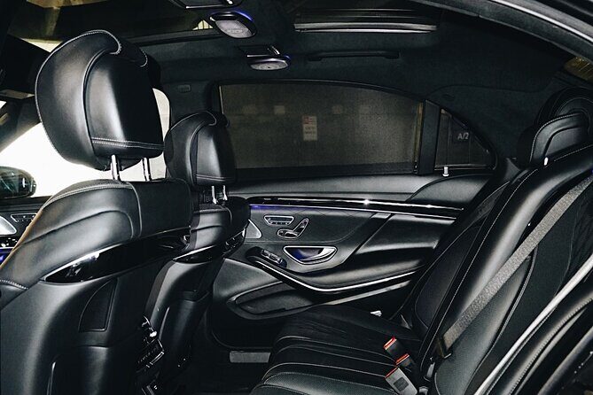Seattle Arrival Chauffeur Driven Airport Transport - Breakdown of the Experience