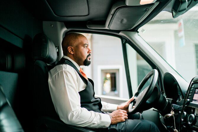 Seattle Roundtrip Chauffeur Driven Airport Transfer - Key Points