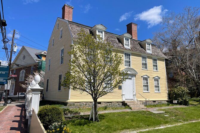 Self Guided Haunted Walking Tour in Portsmouth APP/GPS/EMF Reader - Who Should Consider This Tour?