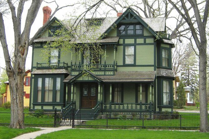 Self-Guided Scavenger Hunt: Beautiful Bismarck - An In-Depth Look at the Bismarck Scavenger Hunt Experience