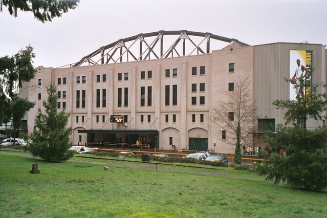 Self-Guided Scavenger Hunt: Eugene Waddle Around Campus - Landmark Highlights