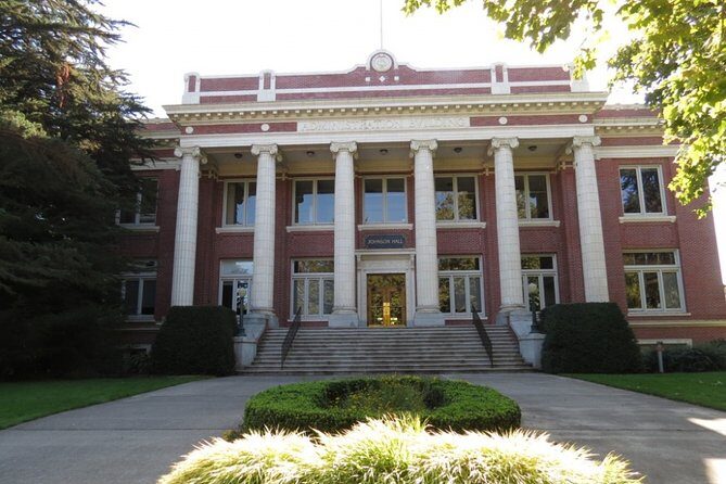 Self-Guided Scavenger Hunt: Eugene Waddle Around Campus - Value for Money