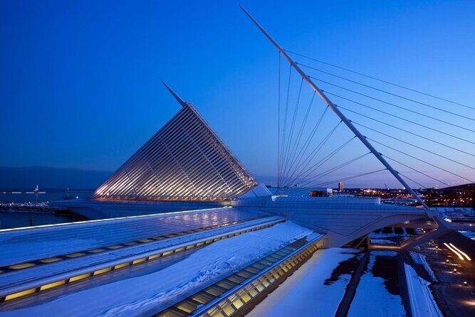 Self-Guided Scavenger Hunt: Milwaukee A Splash of Color - Key Points