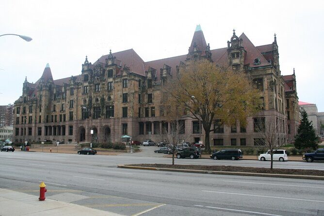 Self Guided Scavenger Hunt: St. Louis Delights - Key Points