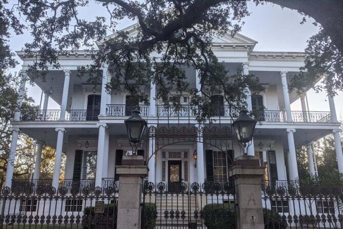 Self Guided Walking Tour of New Orleans' Historic Garden District - An In-Depth Look at the Garden District Tour