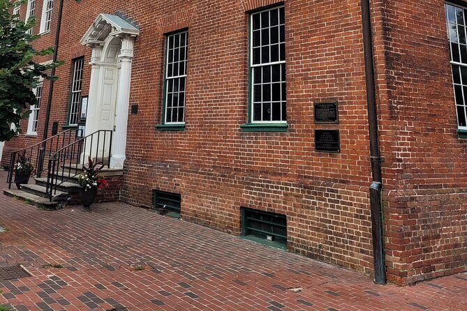 Semi-Private Walking Tour in Old Town Alexandria & Carlyle House - Who Will Love This Tour?