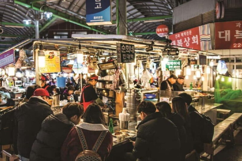 Seoul : Changgyeonggung & Gwangjang Market & Naksan Park - An Introduction to Seoul’s Hidden Treasures
