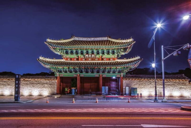 Seoul : Changgyeonggung & Gwangjang Market & Naksan Park - The Optional Food Walk versus the Peaceful Palace & Park