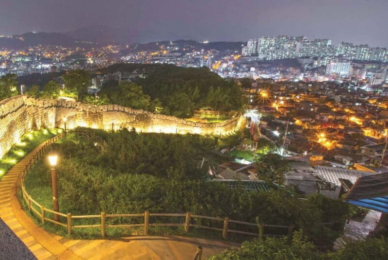 Seoul : Changgyeonggung & Gwangjang Market & Naksan Park - Who Will Love This Tour?