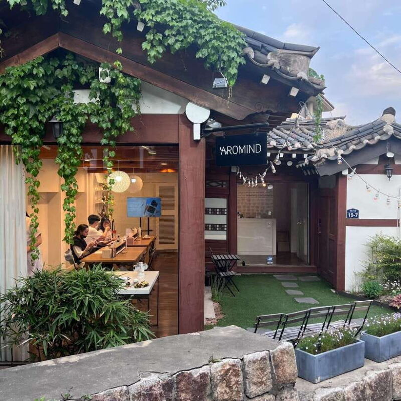 Seoul: Create Your Own Natural Perfume with a Perfumer - Key Points