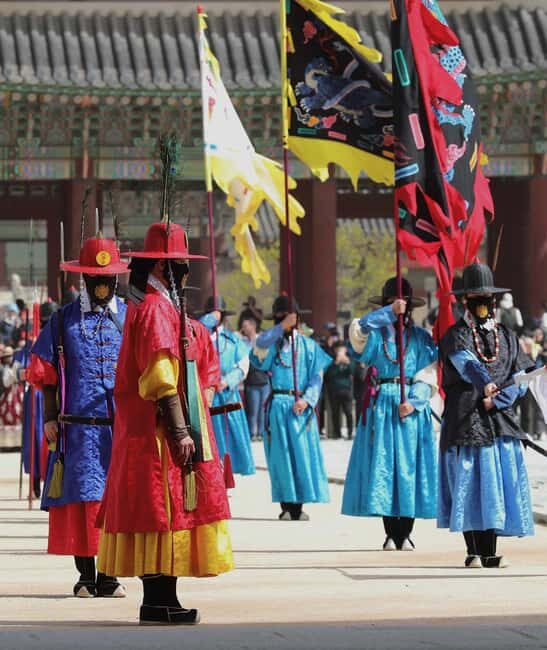 Seoul Day Tour: Gyeongbok Palace, Bukchon, Gwangjang Market - Who Should Consider This Tour?