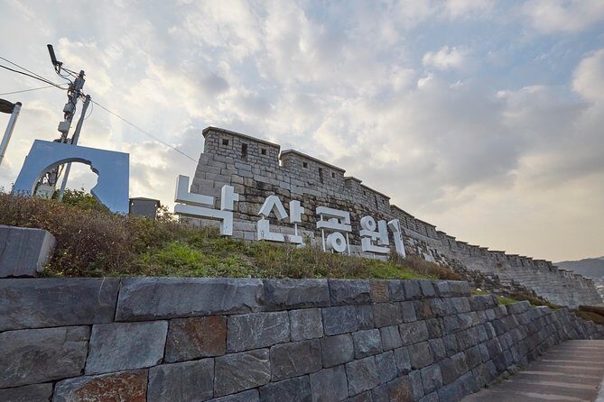 Seoul: Gyeongbok Palace, Bukchon Village, and Gwangjang Tour - Key Points