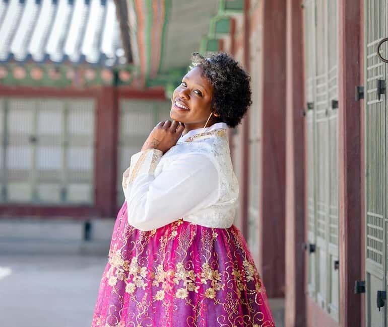 Seoul: Hanbok Photo Tour at Gyeongbokgung Palace - Key Points