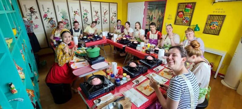 Seoul: Korean Cooking Class at a Local Home and Market Tour - Key Points