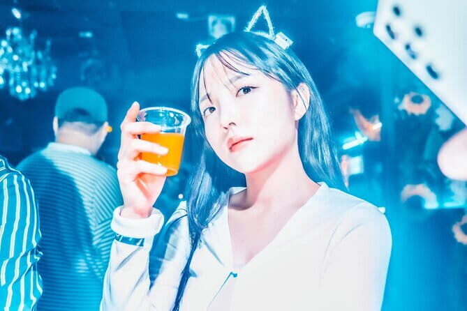 Seoul: LGBTQ+ Pub Crawl and Drag Show with Local Drag Queen - Analyzing the Value